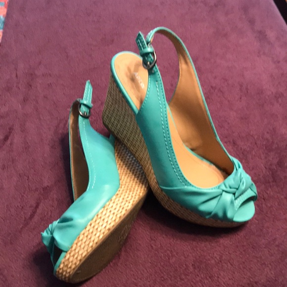 Shoes - Picture 1 of 7